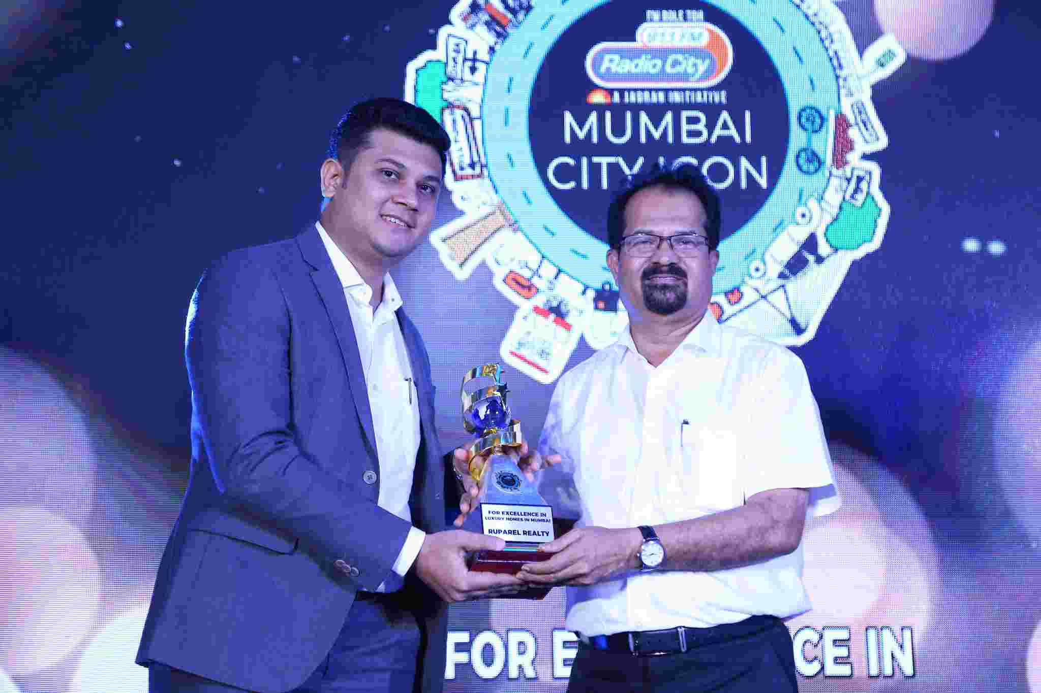 Ruparel realty awarded Mumbai City Icon for Excellence of Luxury Homes 2018